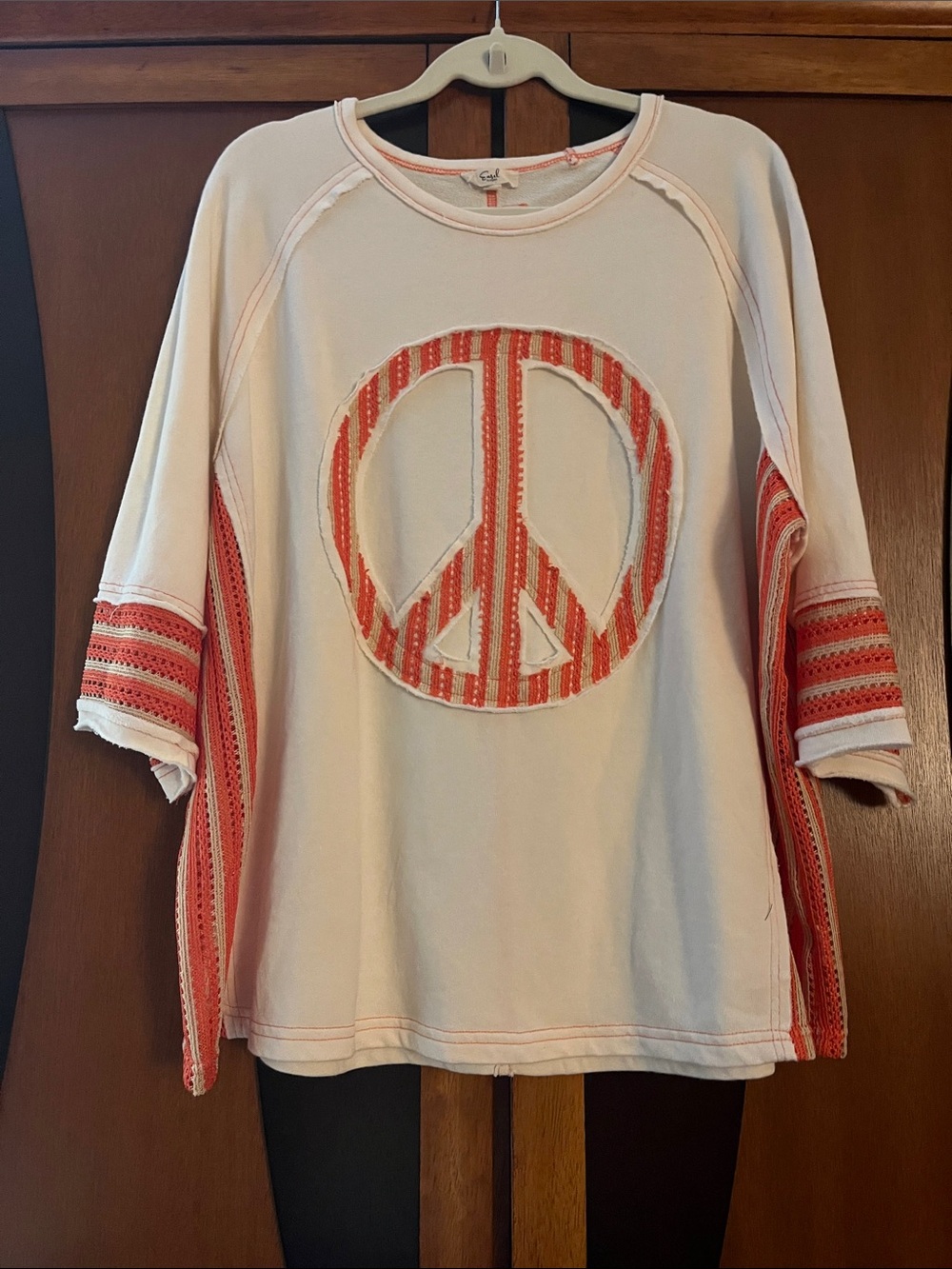 Easel OrangeRed & Tan Peace-Sign on Soft White Pullover Top w/Red Stitching